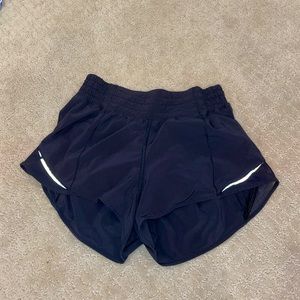 Black Lululemon Hottie-Hot shorts